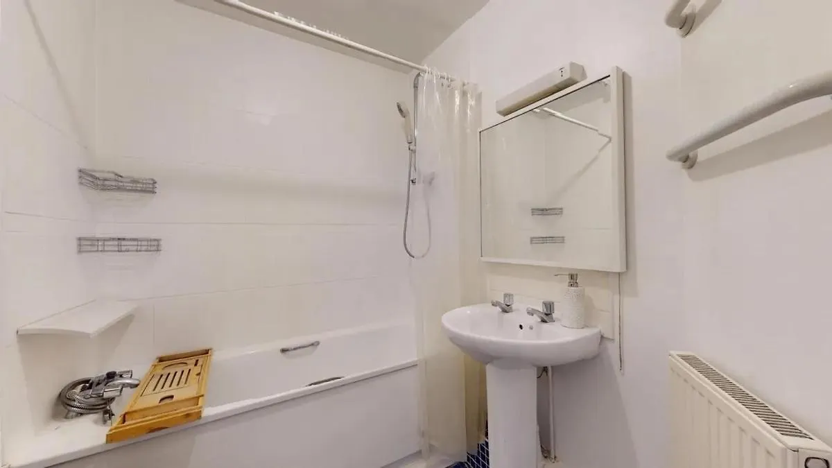 Your London Escape Bright 1 Bed Flat With Parking Διαμέρισμα