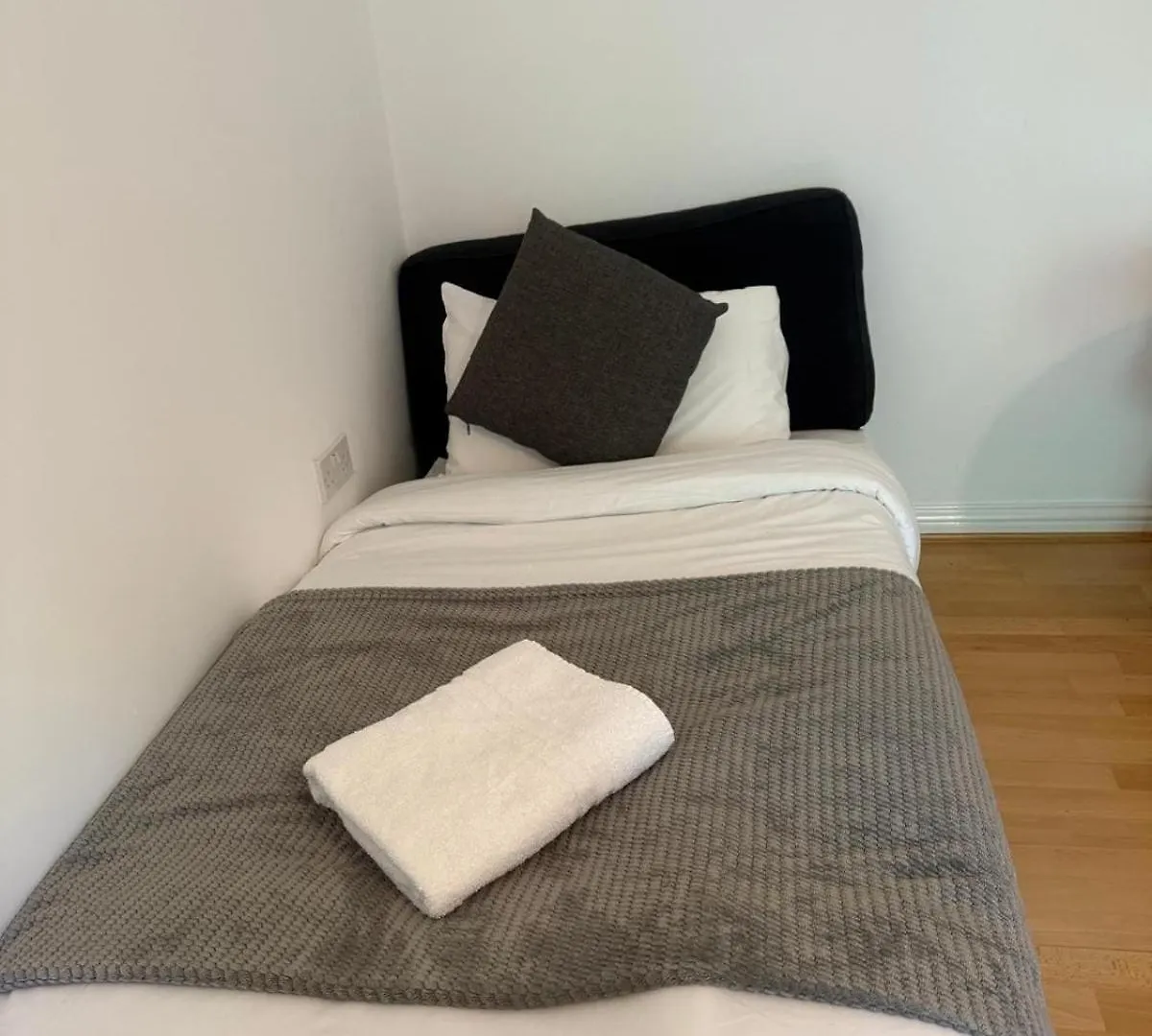 Your London Escape Bright 1 Bed Flat With Parking