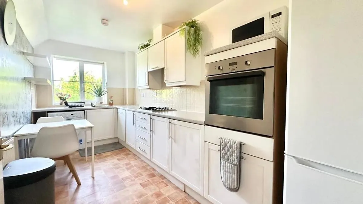 Your London Escape Bright 1 Bed Flat With Parking United Kingdom