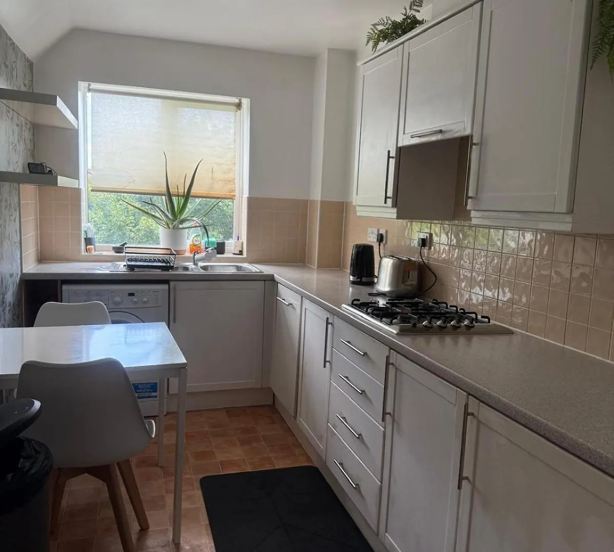 Your London Escape Bright 1 Bed Flat With Parking 0*,  United Kingdom