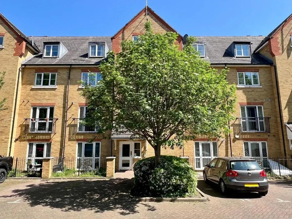 Your London Escape Bright 1 Bed Flat With Parking